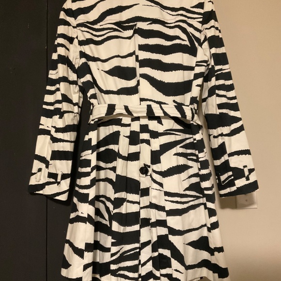 Fun little zebra print trench size 10 - Picture 4 of 5